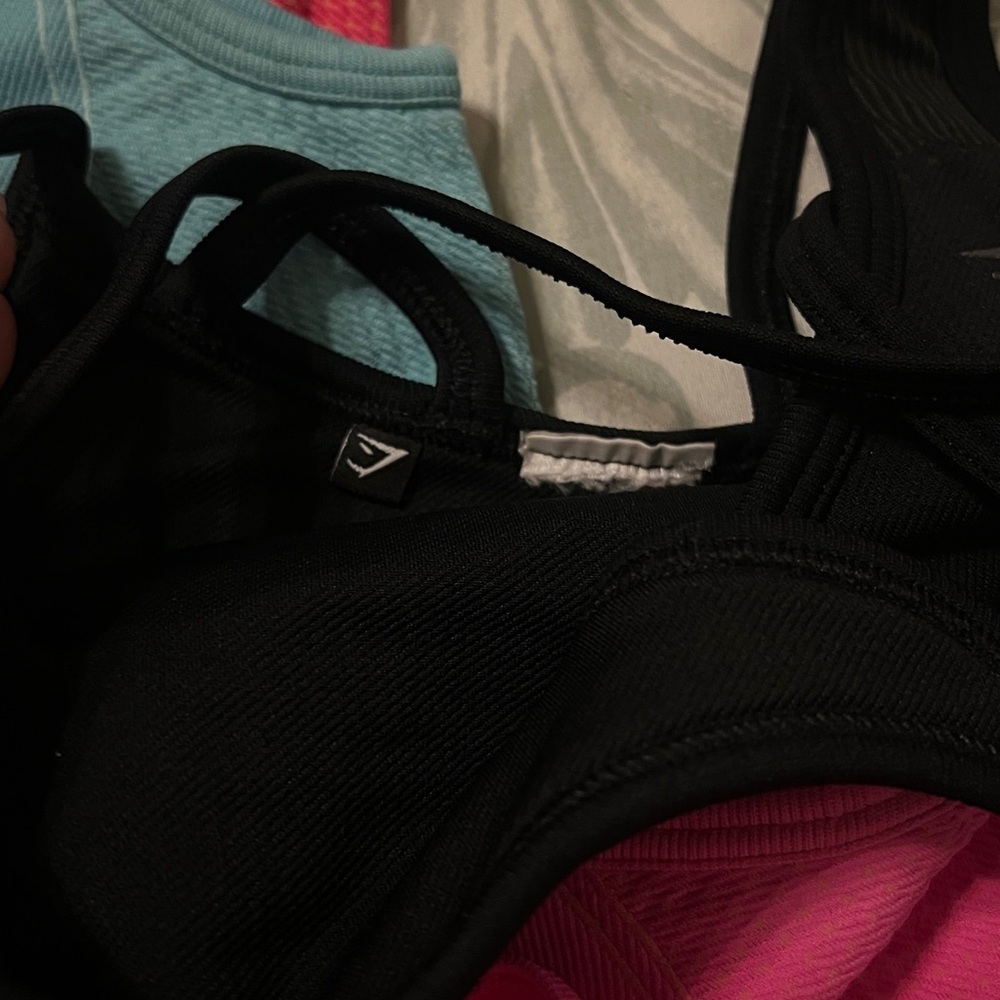4 size Small Gymshark sports bras - Picture 3 of 6